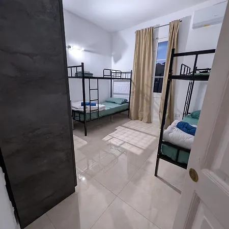 Lourd Bed