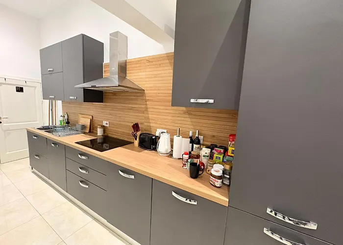 Lourd Bed סליאמה